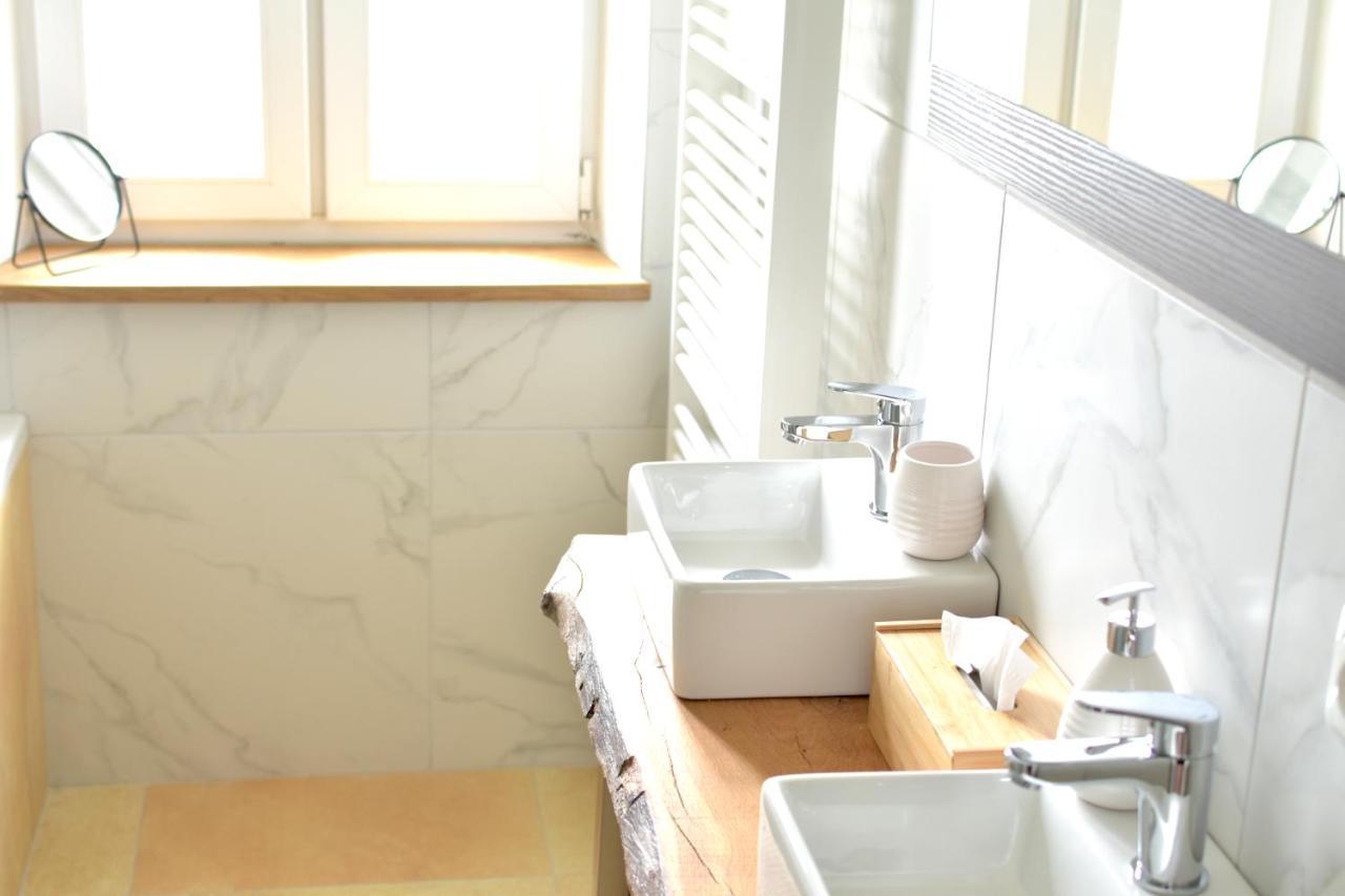 White Midsommar - Stilvolle Wohnung, 3 Schlafzimmer, Wohnzimmer, Kueche Landshut Buitenkant foto