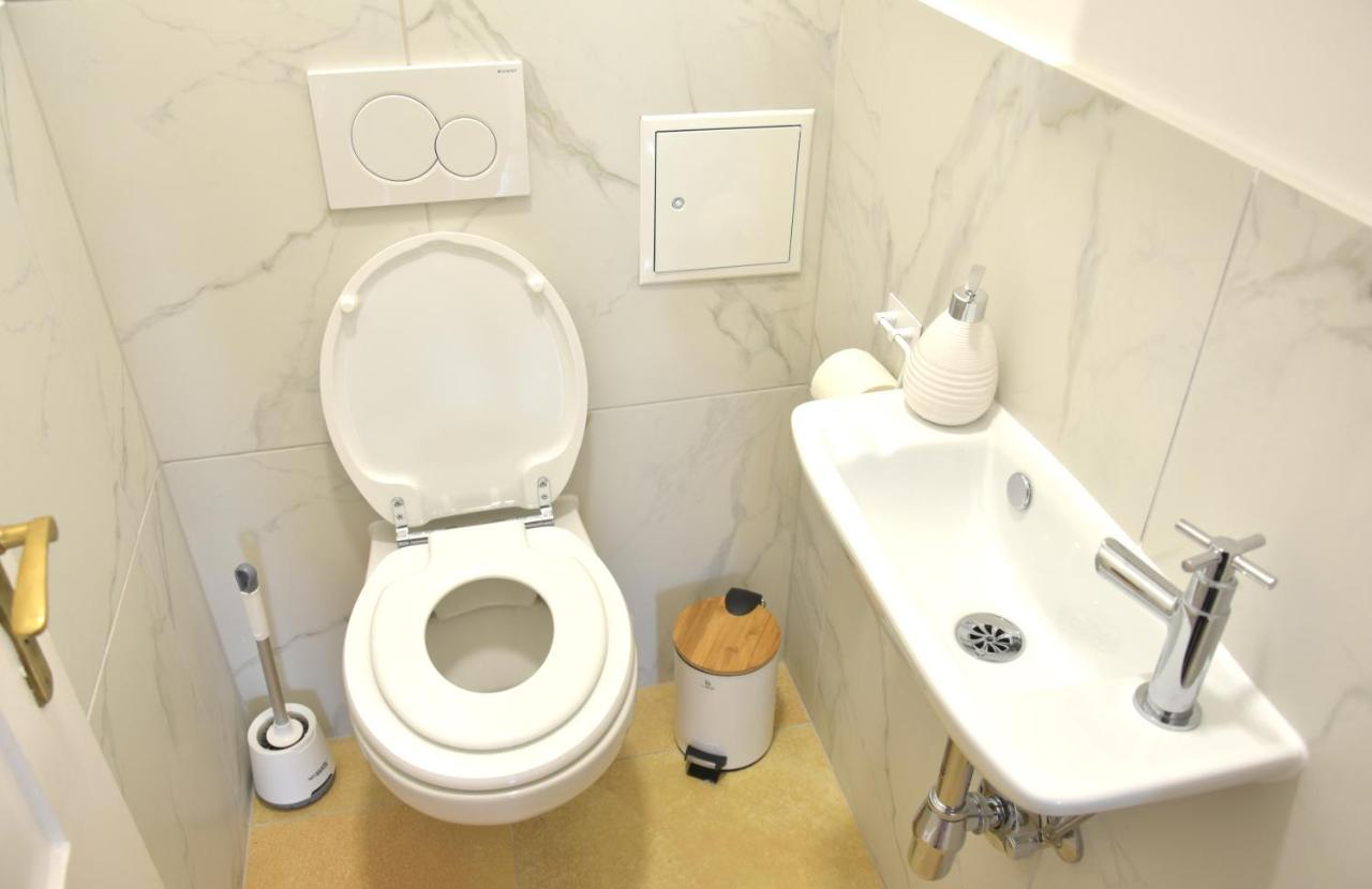 White Midsommar - Stilvolle Wohnung, 3 Schlafzimmer, Wohnzimmer, Kueche Landshut Buitenkant foto